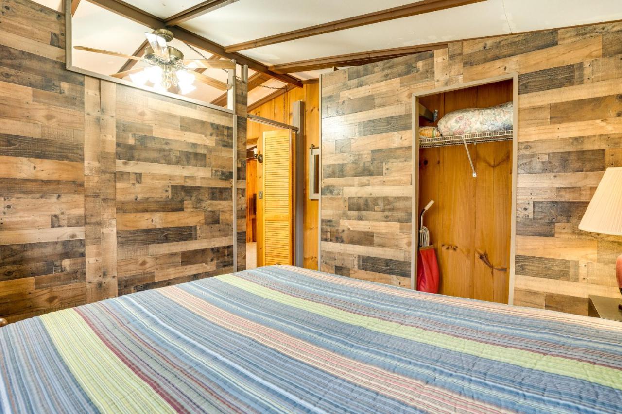 Peaceful Warne Cabin Fenced Yard And Screened Porch Brasstown Exterior foto