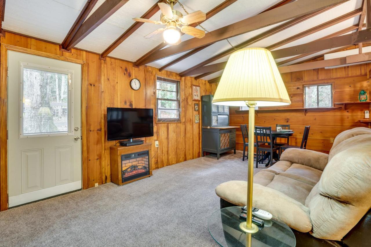 Peaceful Warne Cabin Fenced Yard And Screened Porch Brasstown Exterior foto